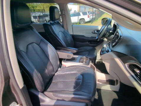 2022 Chrysler Pacifica Hybrid Touring L