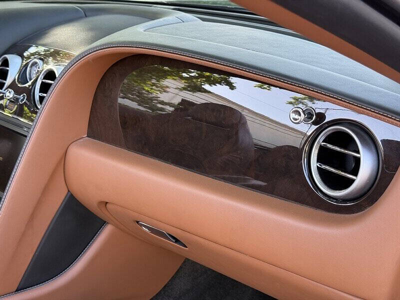 2015 Bentley Continental 23