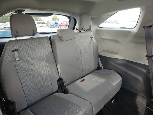 2023 Toyota Sienna LE 8-Passenger