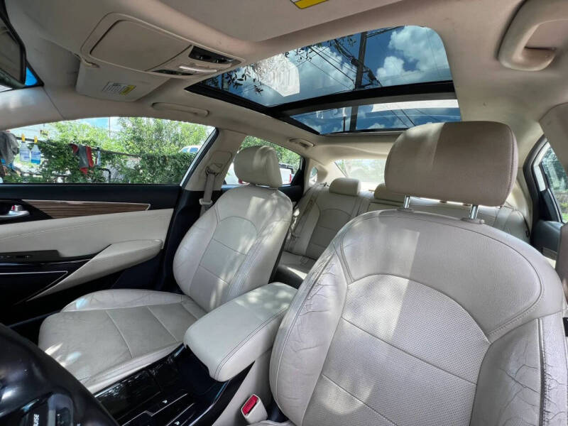 2018 Kia Cadenza Premium