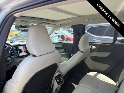 2024 Volvo XC40 B5 Plus Bright Theme