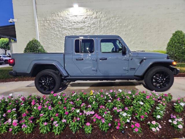 2024 Jeep Gladiator NightHawk