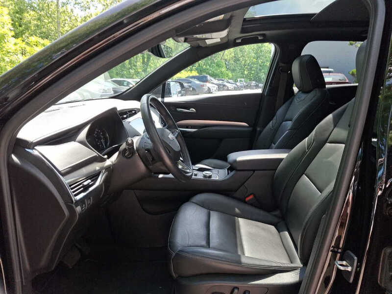 2023 Cadillac XT4 Premium Luxury