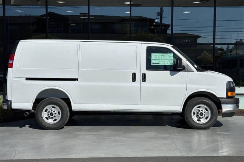 2025 GMC Savana 3500