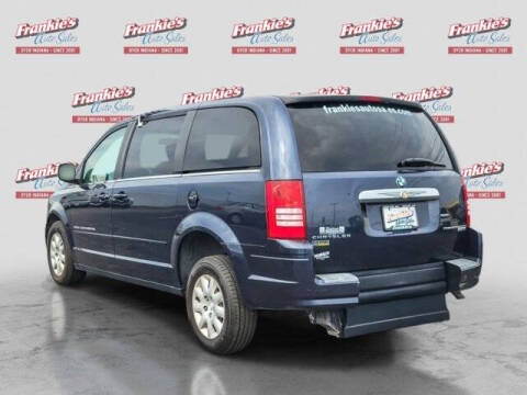 2009 Chrysler Town and Country LX
