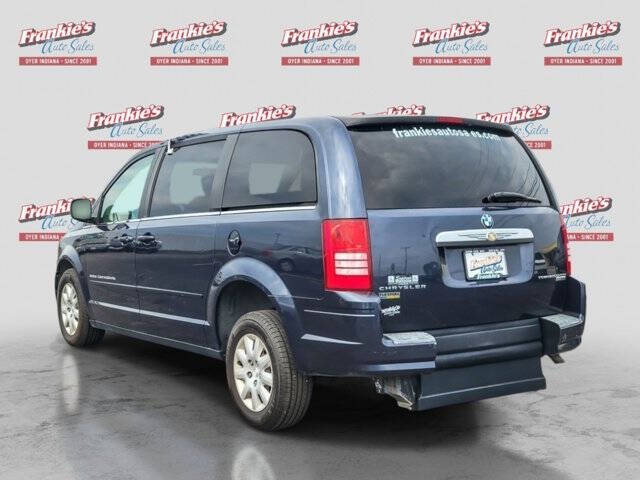 2009 Chrysler Town and Country LX