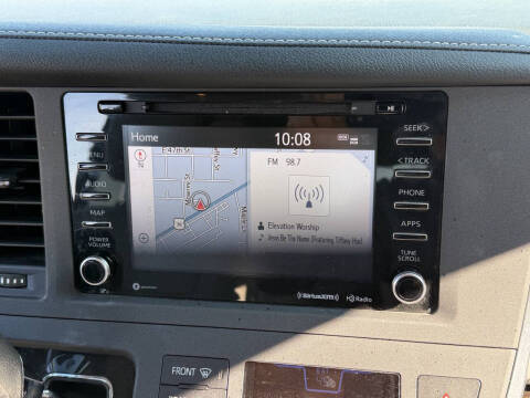 2019 Toyota Sienna XLE 7-Passenger Auto Access Seat