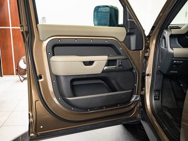 2026 Land Rover Defender 110 P300 S