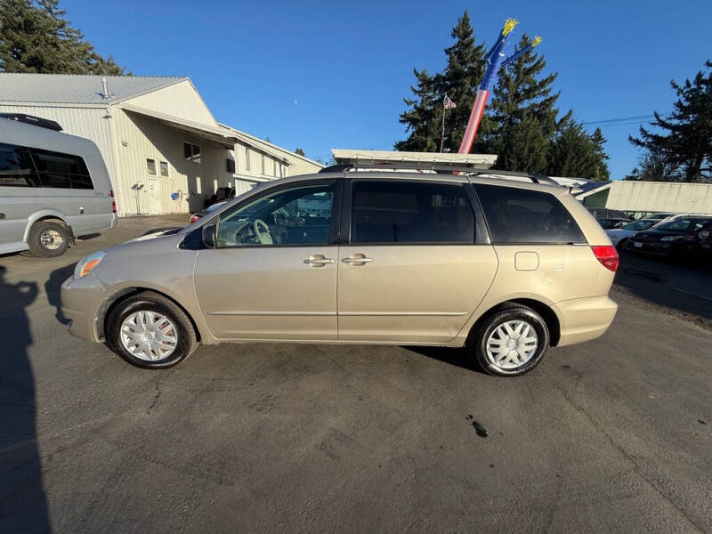 2004 Toyota Sienna CE 7 Passenger