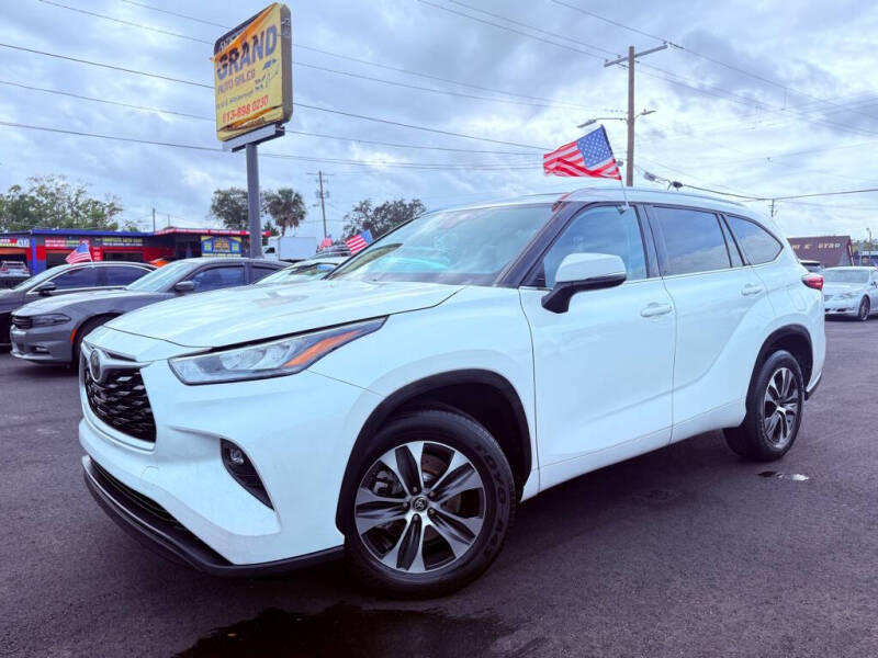 2020 Toyota Highlander XLE's photo