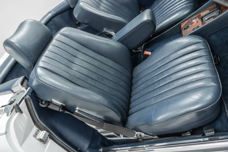 1987 Mercedes-Benz 560-Class 560 SL