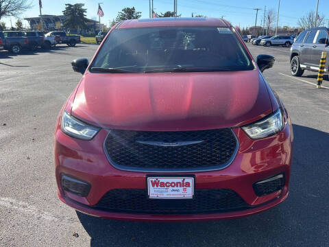 2026 Chrysler Pacifica Select