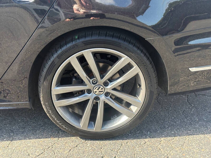 2019 Volkswagen Passat SE R-Line