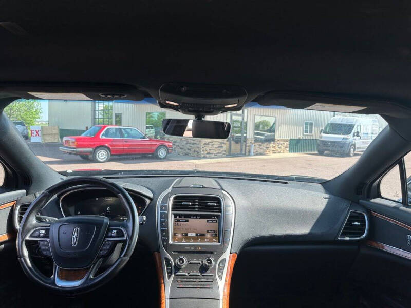 2019 Lincoln Nautilus Select