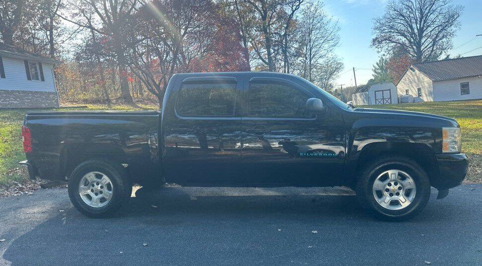 2011 Chevrolet Silverado 1500 for sale at COLLEGE MOTORS LLC in South Bend, IN