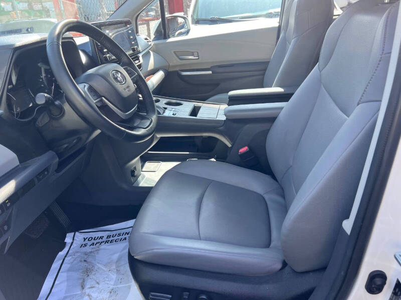 2022 Toyota Sienna XLE 7-Passenger