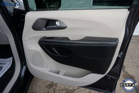 2022 Chrysler Pacifica Hybrid Touring L