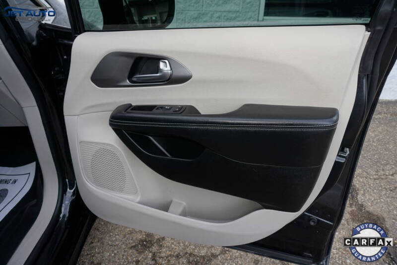 2022 Chrysler Pacifica Hybrid Touring L