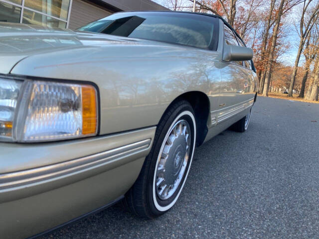 1997 Cadillac DeVille for sale at Vintage Motors USA in Roselle, NJ