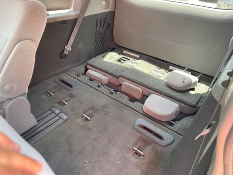 2016 Toyota Sienna LE 7-Passenger Auto Access Seat