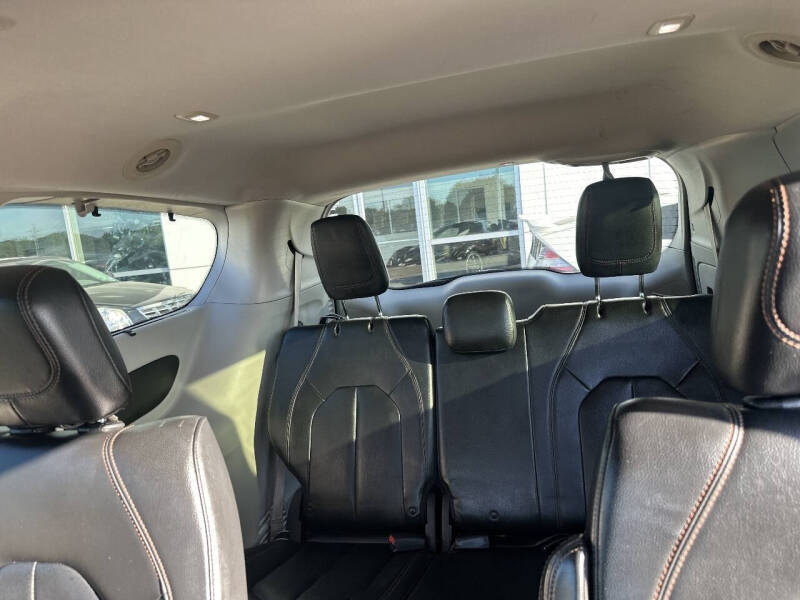 2017 Chrysler Pacifica Touring-L