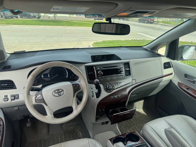 2012 Toyota Sienna XLE 8-Passenger