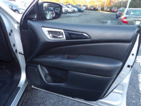 2020 Nissan Pathfinder SV