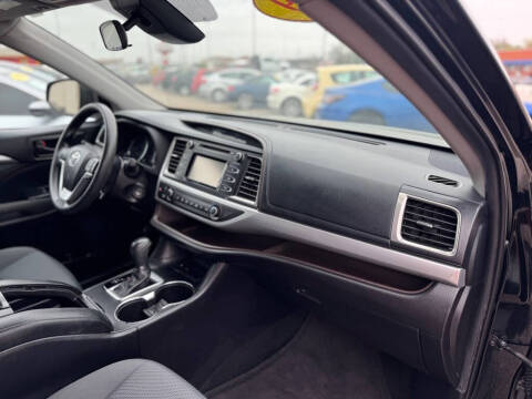 2019 Toyota Highlander LE