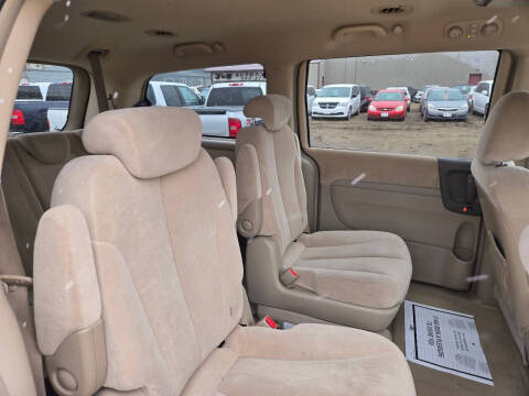 2006 Kia Sedona LX