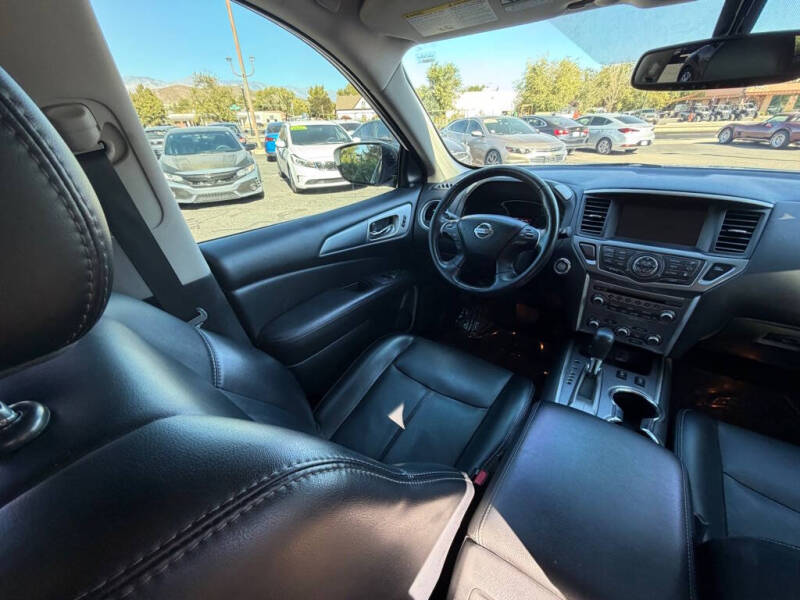 2020 Nissan Pathfinder SL