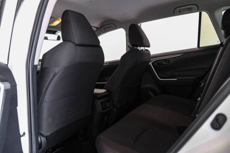 2020 Toyota RAV4 Hybrid LE