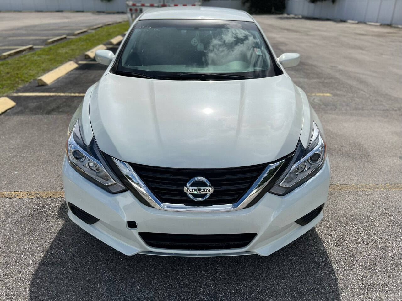 2017 NISSAN Altima Sedan - $14,990