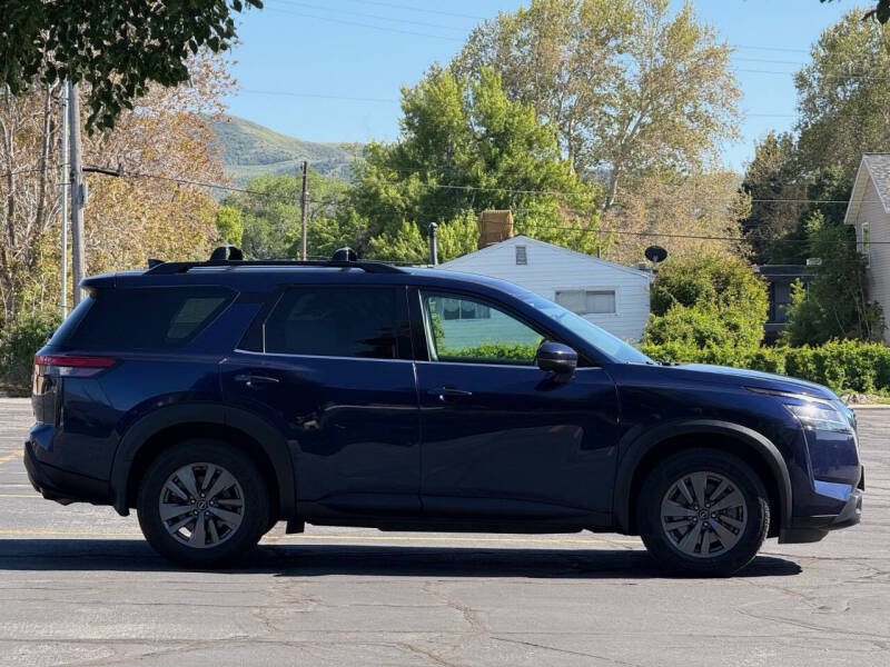 2022 Nissan Pathfinder SV
