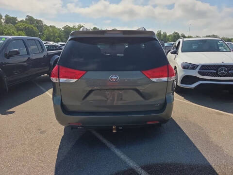 2012 Toyota Sienna