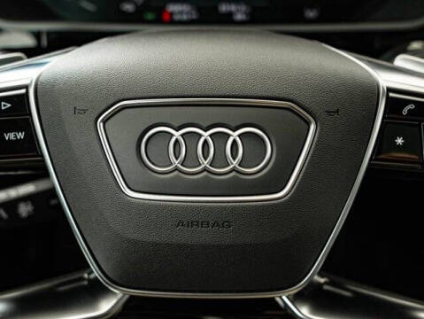 2022 Audi e-tron quattro Premium