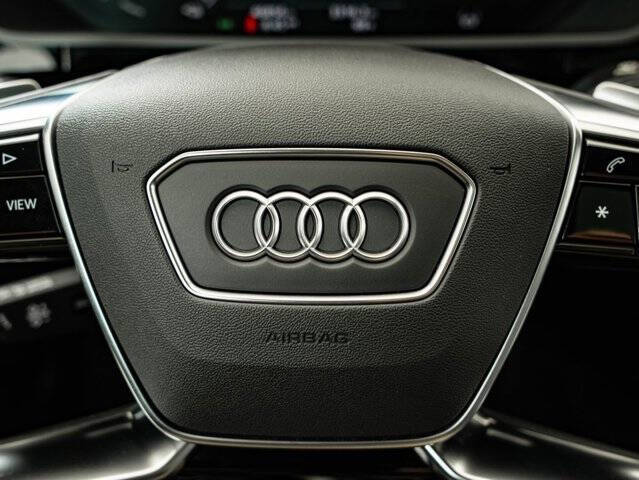2022 Audi e-tron quattro Premium