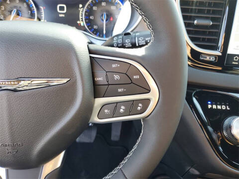 2025 Chrysler Voyager LX