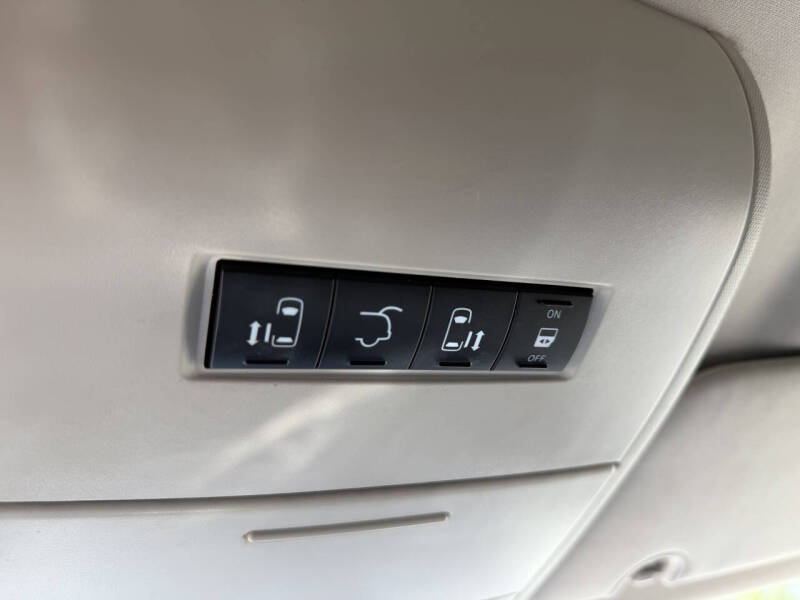 2013 Chrysler Town and Country Touring