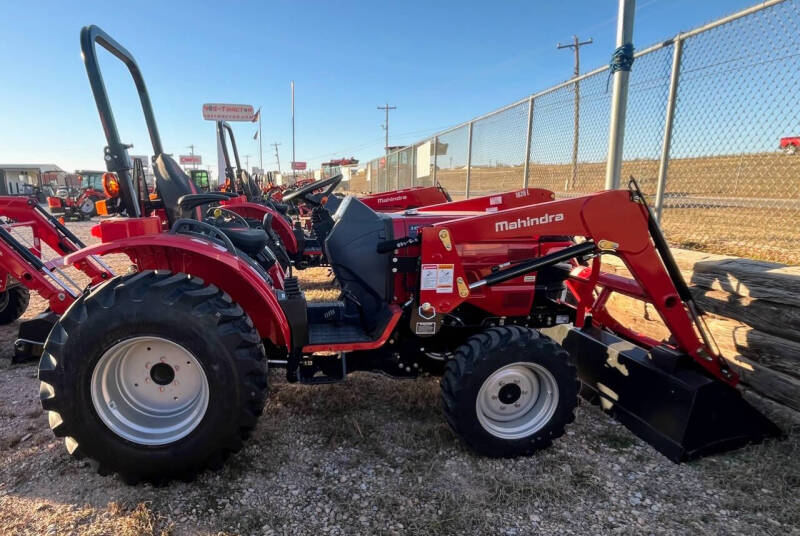 2025 Mahindra 1600 Series 1626 HST