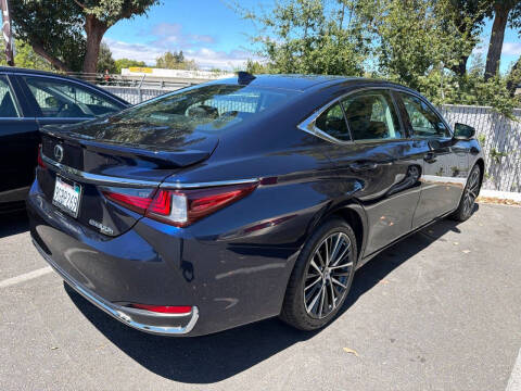2023 Lexus ES 300h
