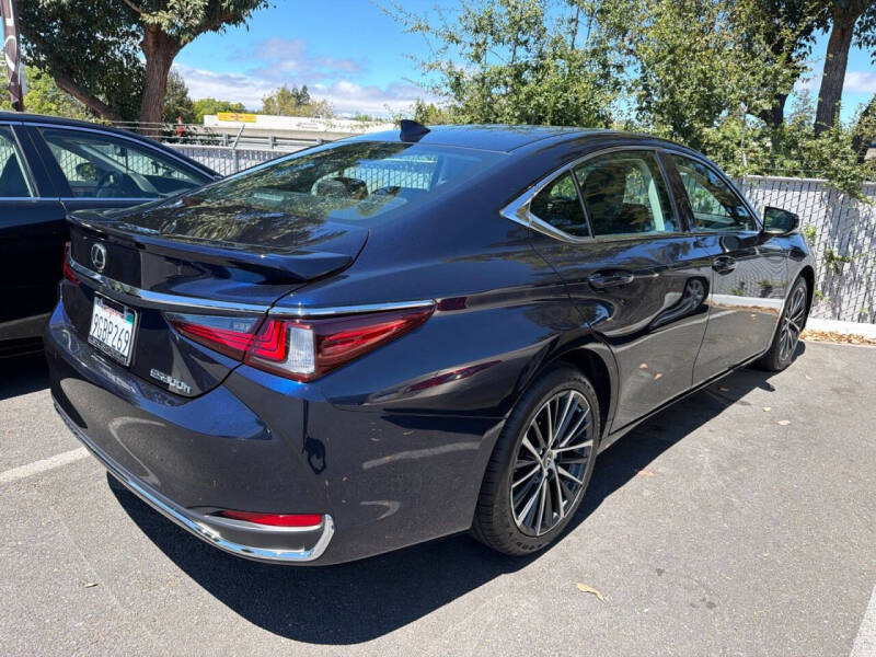 2023 Lexus ES 300h
