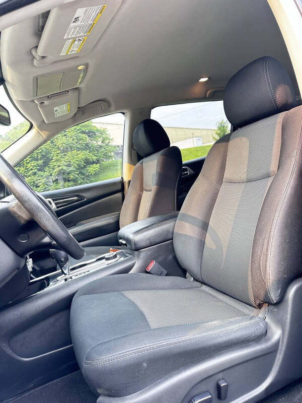 2018 Nissan Pathfinder SV