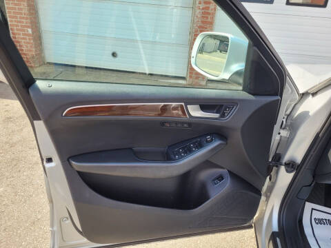 2011 Audi Q5 2.0T quattro Premium Plus