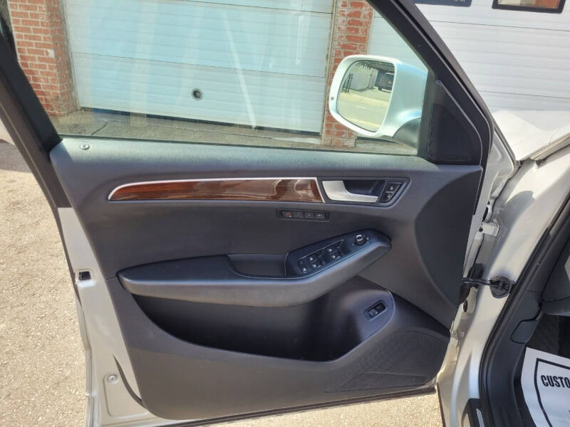 2011 Audi Q5 2.0T quattro Premium Plus