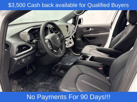 2026 Chrysler Pacifica Select