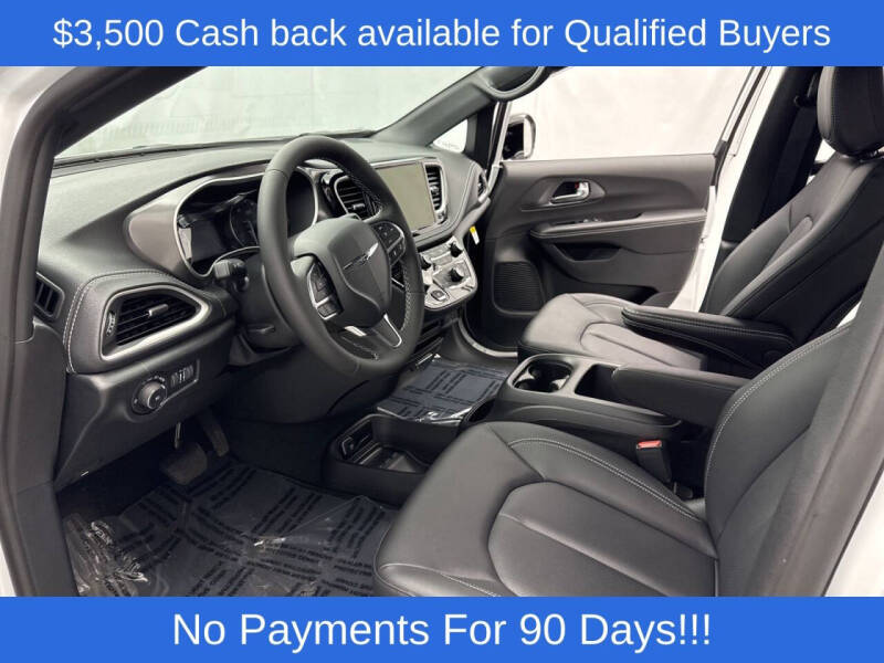 2026 Chrysler Pacifica Select