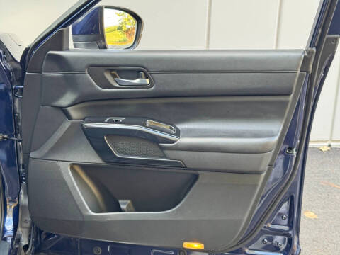 2022 Nissan Pathfinder SV