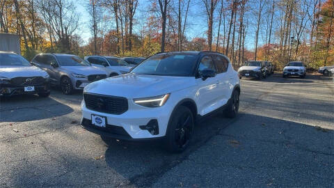 2026 Volvo XC40 B5 Ultra Black Edition