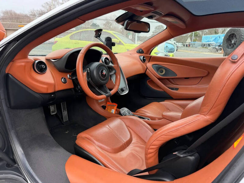 2017 McLaren 570GT