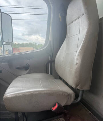 2020 Freightliner M2 106